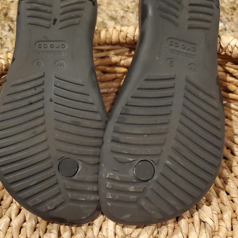 CROCS Black Women's Wedge Thong Sandals - Picture 3 of 3